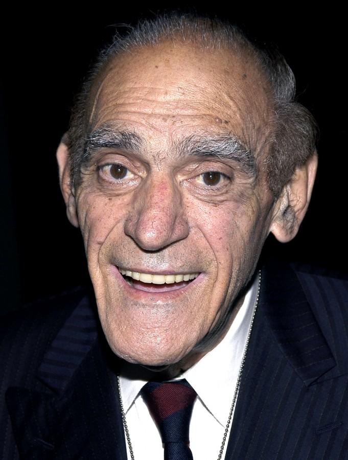 KRT STAND ALONE ENTERTAINMENT PHOTO SLUGGED: FRIARS-TRUMP KRT PHOTO BY SLAVEN VLASIC/ABACA PRESS (October 15) NEW YORK, NY -- Abe Vigoda attends the Friars Club Roast of Donald Trump on Friday, October 15, 2004. (gsb) 2004