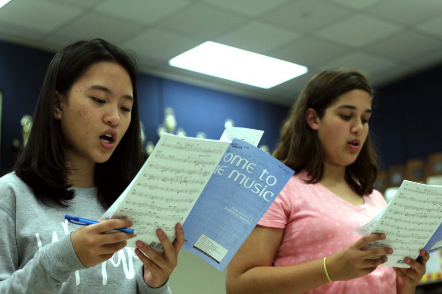 Students prepare for the TMEA honor choir