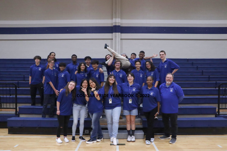 The 2022-2023 bowling club. Photo by Cougar Pride yearbook staff.