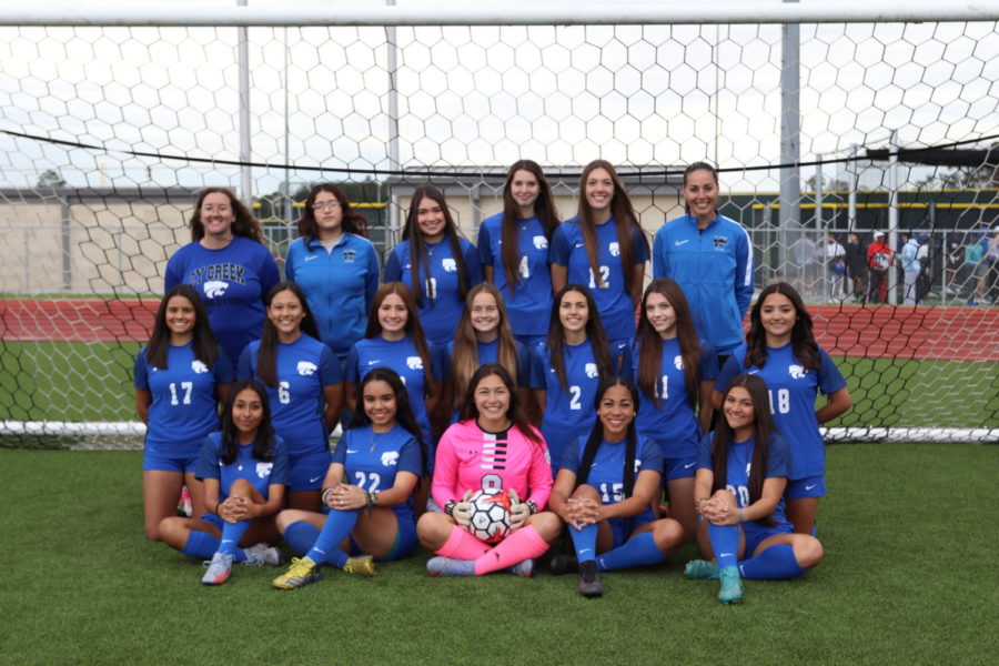 2022-2023 varsity girls soccer team. Photo by Crystal Gooding.