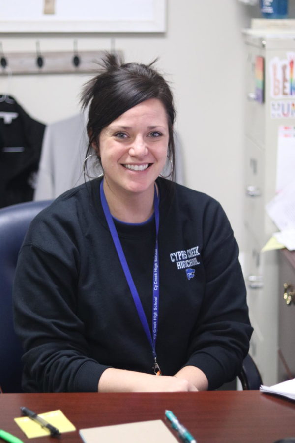 Counselor Michelle Evans helps families apply for the FIT program. Photo by Crystal Gooding.